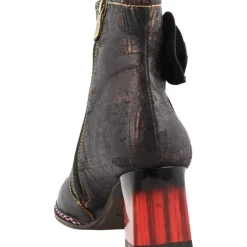 Laura Vita Gaclao 21 Noir